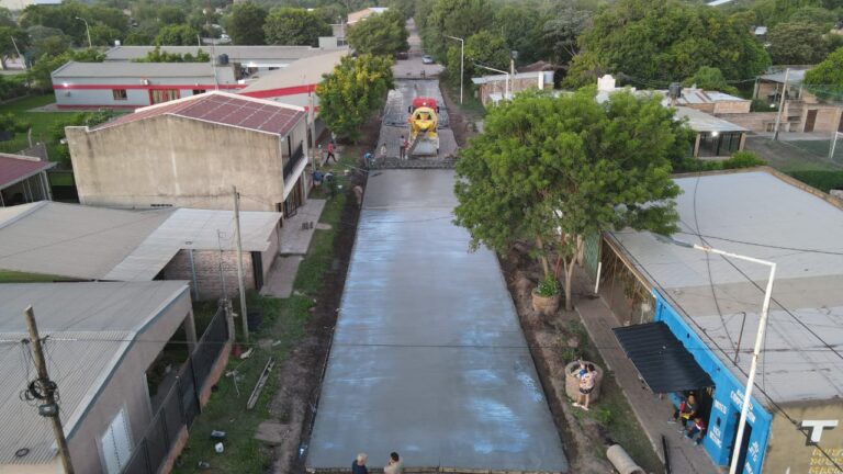 VIALIDAD PROVINCIAL COMENZÓ LA PAVIMENTACIÓN