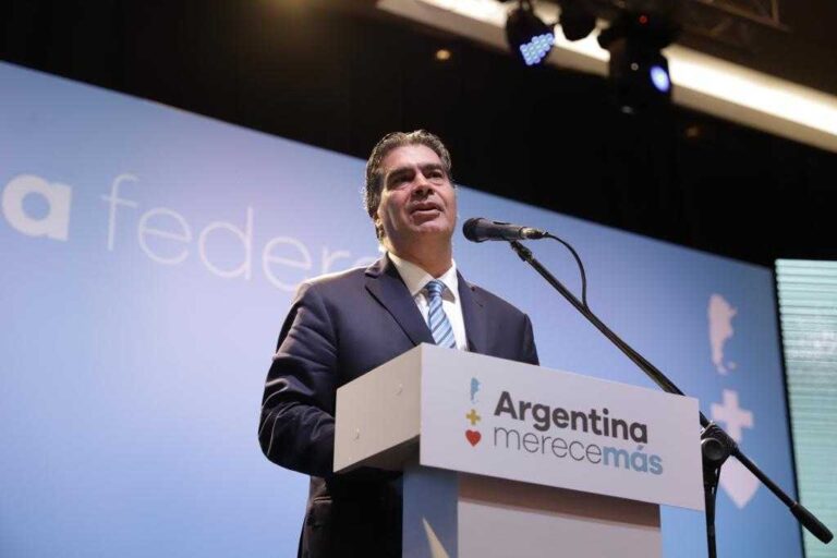Capitanich presentó su libro “Argentina merece más”