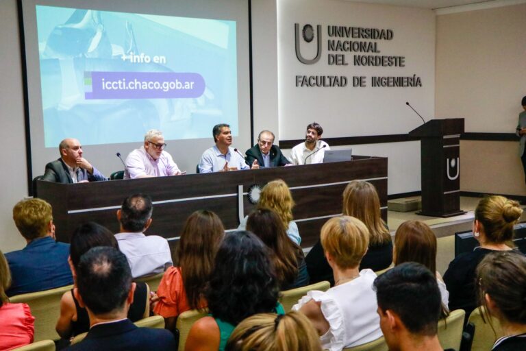 CAPITANICH PRESENTÓ LAS BECAS CHACO + i