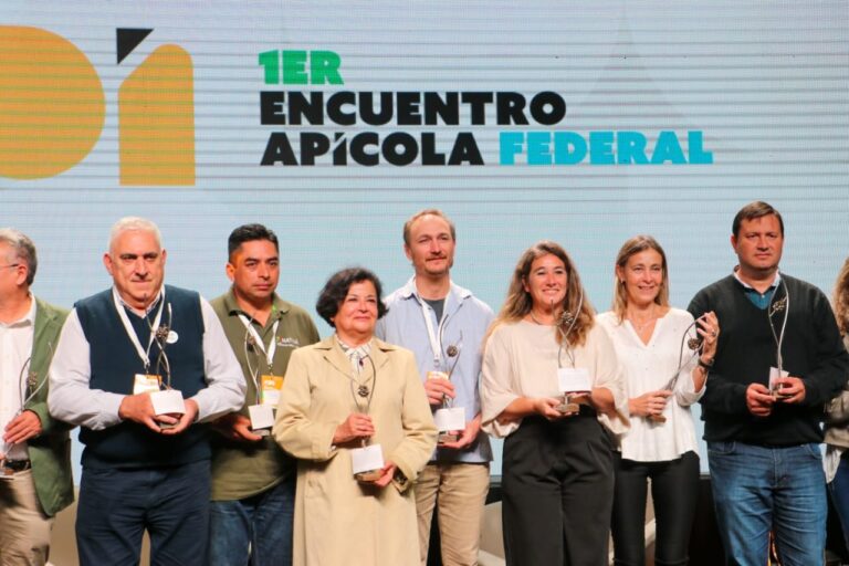 EXITOSO CIERRE DEL PRIMER ENCUENTRO APÍCOLA