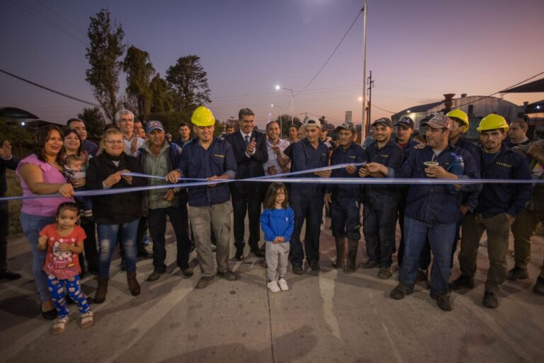 CAPITANICH INAUGURÓ CUADRAS DE PAVIMENTO