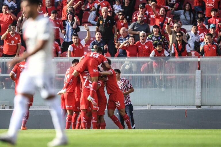 El Rojo se impuso 2-1 a Tigre con un agónico gol de Cauteruccio
