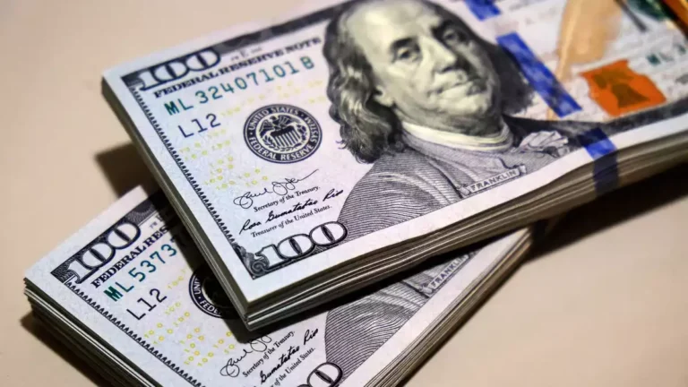 El dólar minorista cerró a $259,85