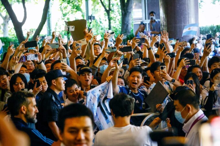 Messi y la Selección desatan la locura por las calles de Beijing