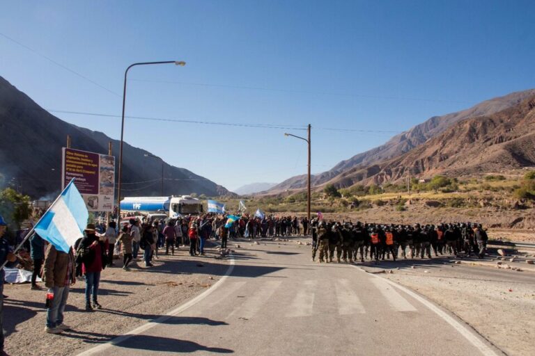 Varias localidades de Jujuy volvieron a la ruta tras la represión