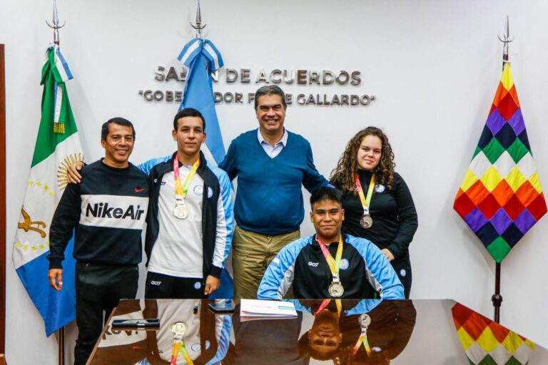 CAPITANICH RECIBIÓ A DEPORTISTAS CHAQUEÑOS