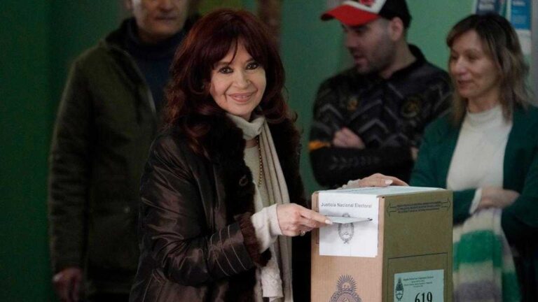 «Es un día de muchas emociones», dijo Cristina Kirchner tras votar en Río Gallegos