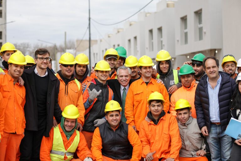 El presidente recorrió viviendas en construcción