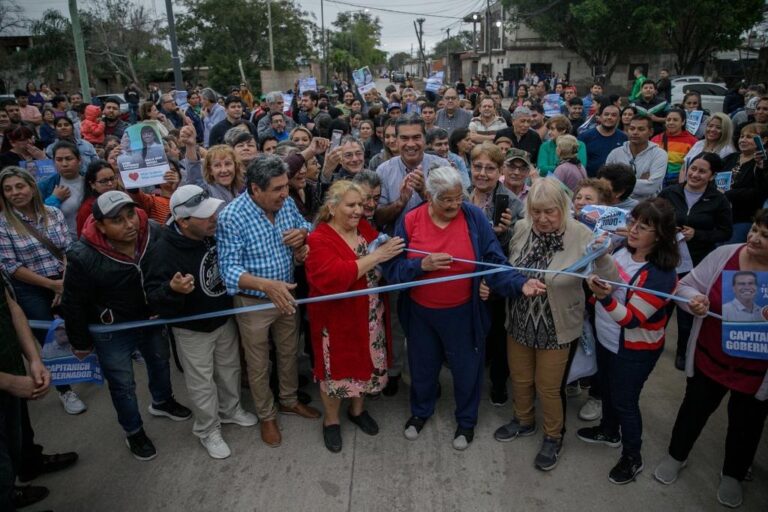 CAPITANICH INAUGURÓ 19 CUADRAS DE PAVIMENTO