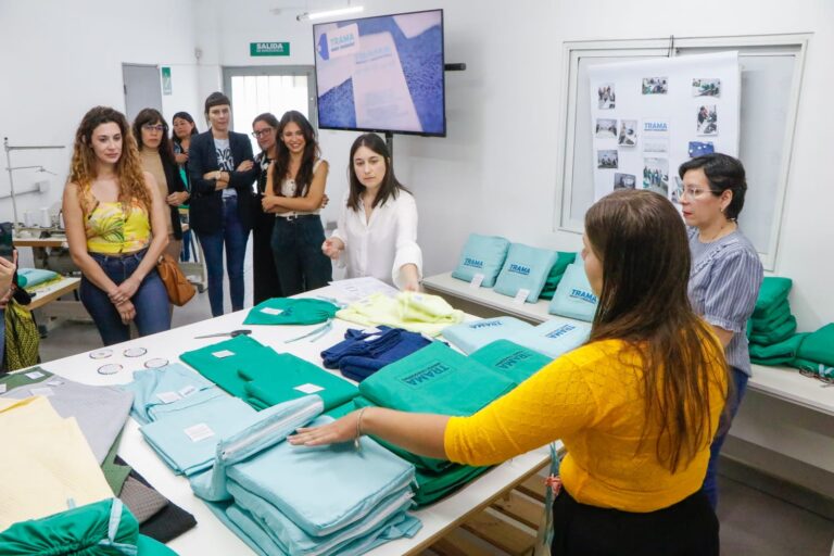 EL GOBIERNO PRESENTÓ LA LÍNEA TEXTIL DE BLANQUERÍA «TRAMA»