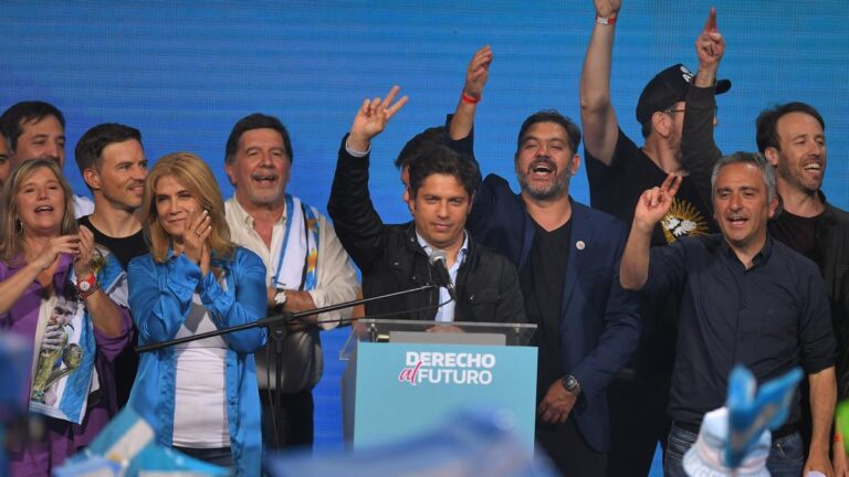 Reelecto con amplio margen