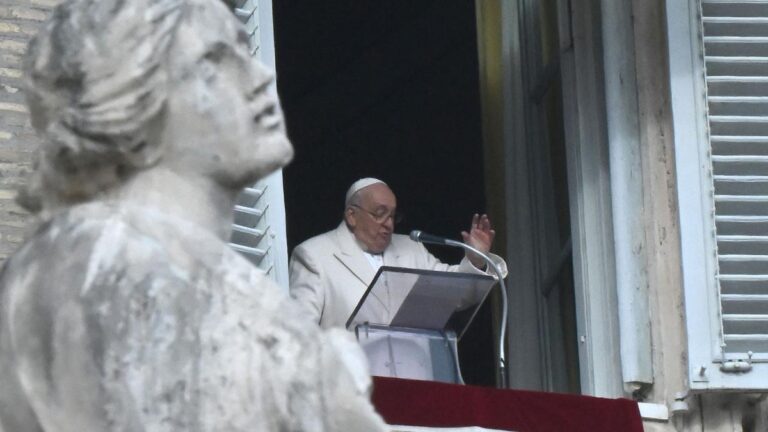 El papa volvió a la plaza San Pedro