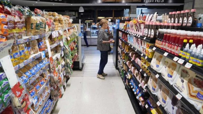 Arranca plan acordado entre Gobierno y supermercados