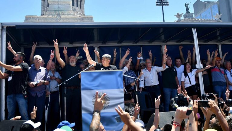 Una multitud marchó al congreso