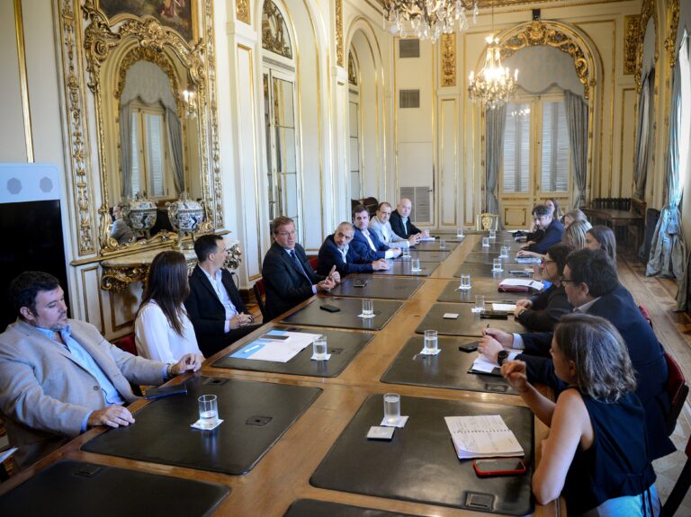 Serenellini encabezó el encuentro de voceros en la Casa Rosada