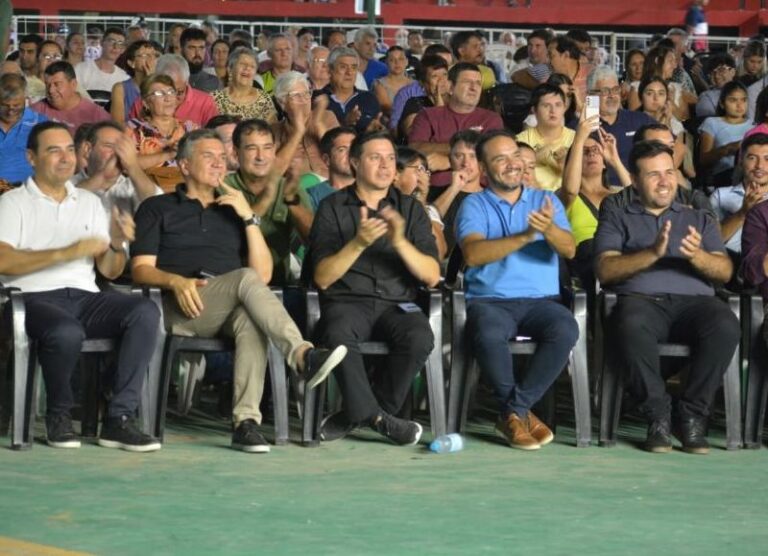 Los gobernadores de Corrientes y Chaco acompañaron la Fiesta Chamamecera de Mburucuyá