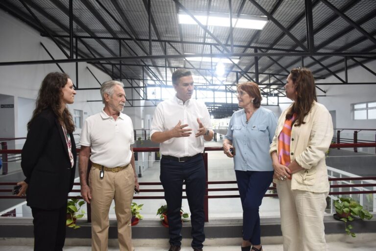 NUEVO EDIFICIO DEL COLEGIO PIACENTINI: EL GOBERNADOR ZDERO DESTACÓ LA MEJORA DE LAS INSTALACIONES