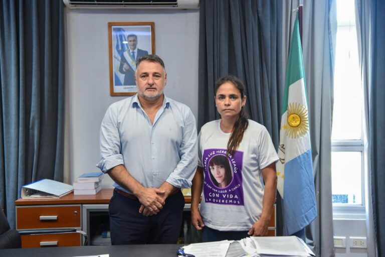 EL MINISTRO DE GOBIERNO RECIBIÓ A LA MAMÁ DE MARÍA LUZ HERRERA