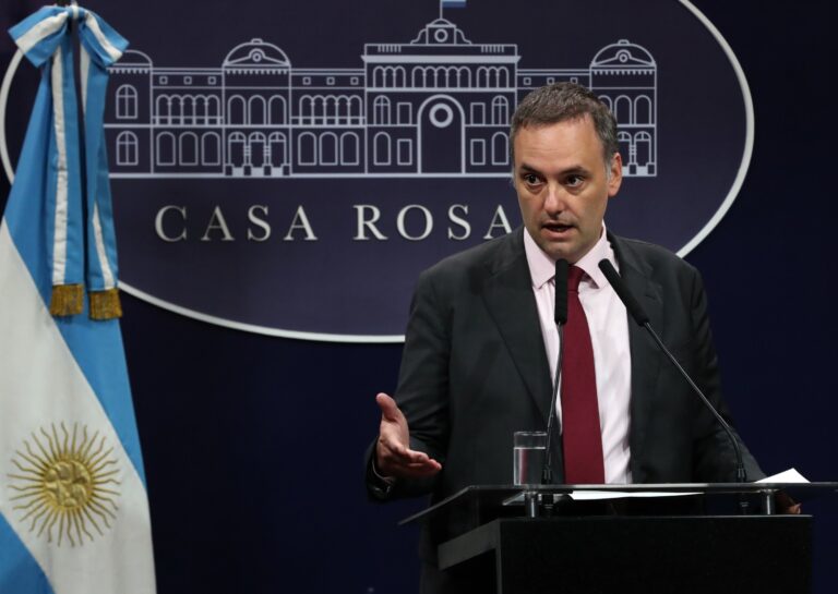 El Gobierno anunció que se abrirán las importaciones