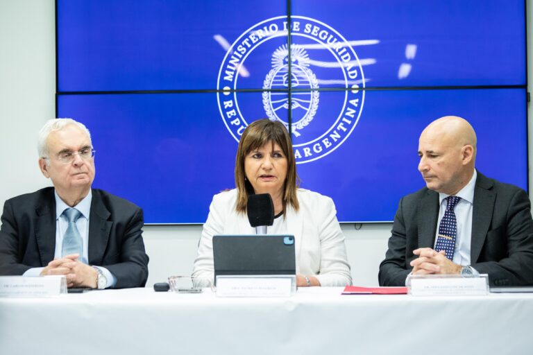 Bullrich presentó el nuevo reglamento para las Fuerzas Federales de Seguridad