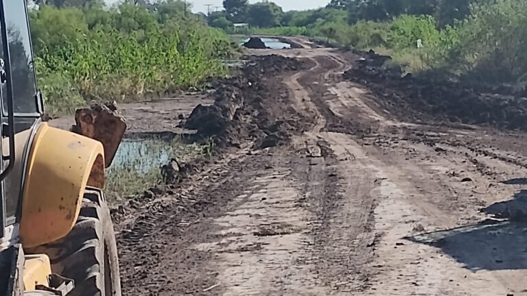 Con personal y maquinaria propia, el municipio de Charadai habilita tramo de Ruta 13