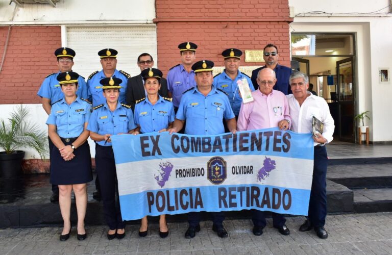 LA POLICÍA DEL CHACO RINDIÓ HOMENAJE