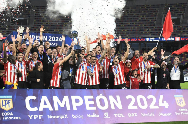 Estudiantes se impuso por penales y logró levantar la Copa de la Liga Profesional