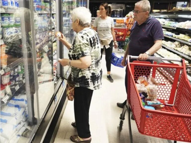 Inflación: los alimentos suben más de 4% en junio y suman las alzas de tarifas