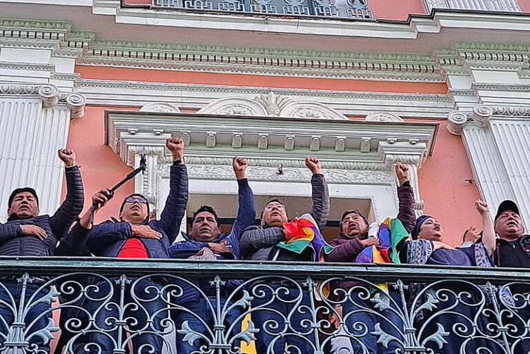 En Bolivia el presidente Arce celebró en el Palacio la resistencia ante ”intentona golpista”