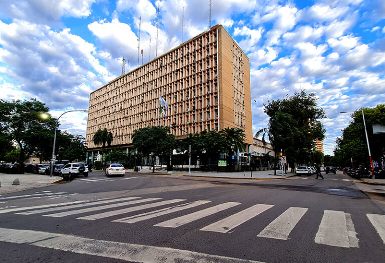 Por mayoría, el Superior Tribunal suspendió el concurso de pases a planta de Capitanich