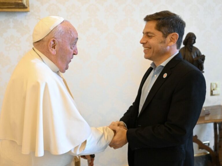 Axel Kicillof fue recibido por el papa Francisco en el Vaticano