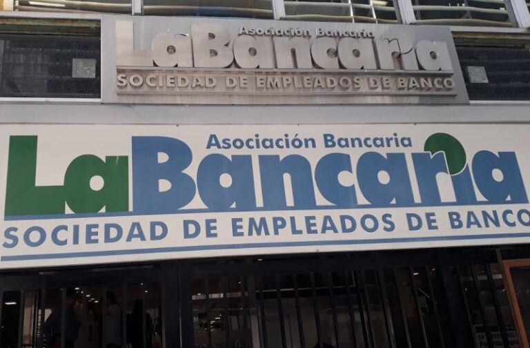 Bancarios vuelven a aplicar la ‘cláusula gatillo’