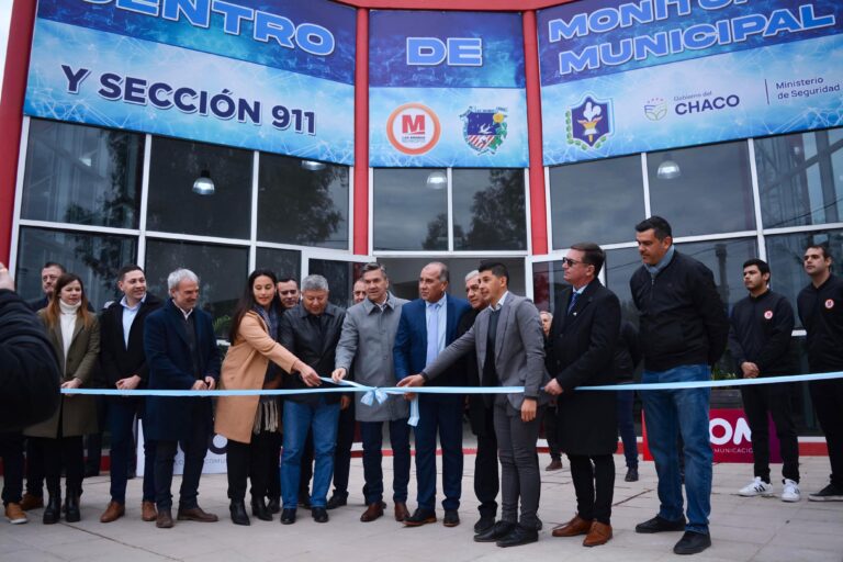 LAS BREÑAS: EL GOBERNADOR ZDERO INAUGURÓ EL CENTRO DE MONITOREO MUNICIPAL