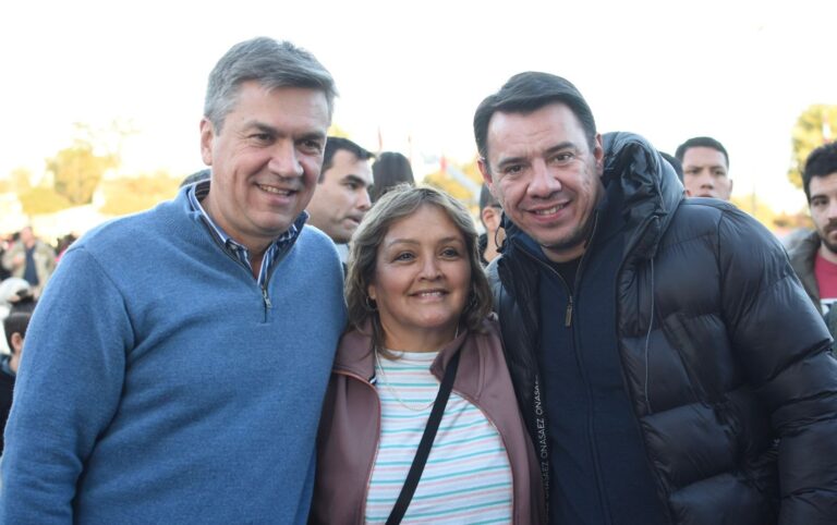 EL GOBERNADOR ZDERO ESTUVO EN LA BIENAL