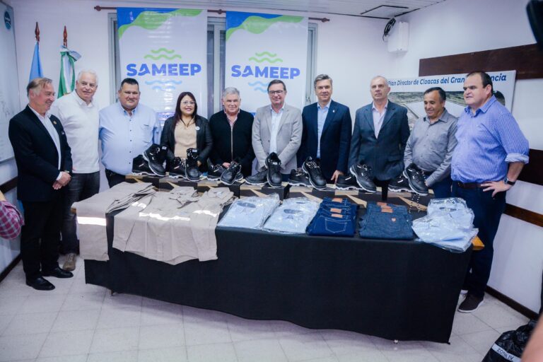 SAMEEP: EL GOBERNADOR ZDERO ENTREGÓ EQUIPAMIENTO, INDUMENTARIA Y HABILITÓ UN VACUNATORIO