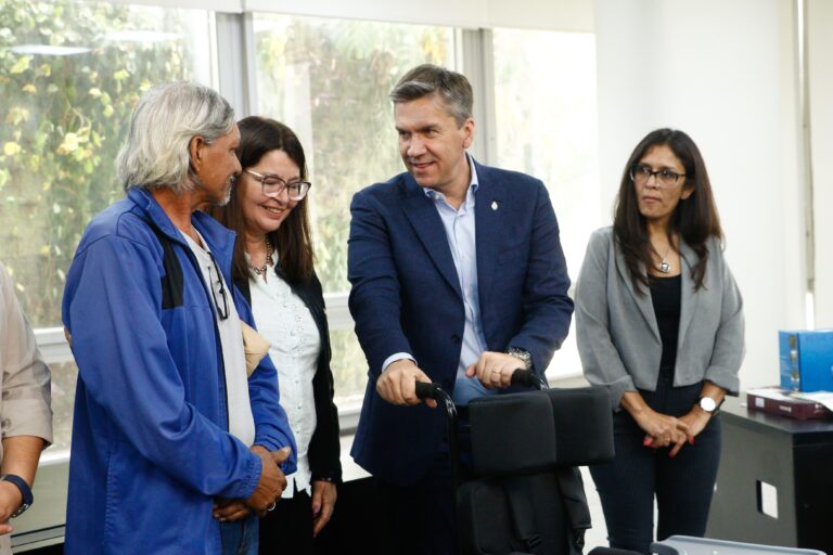 EL GOBIERNO ENTREGÓ EQUIPAMIENTOS A INSTITUCIONES EDUCATIVAS DE CAPACITACIÓN DE OFICIOS