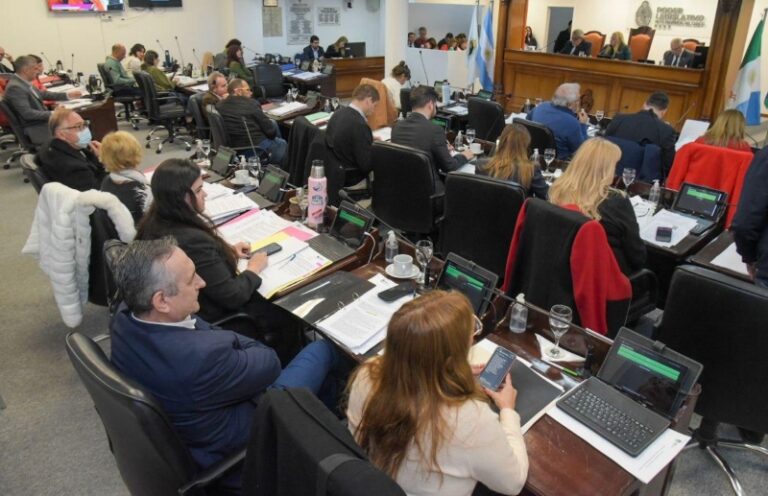 Intenso debate en el Parlamento