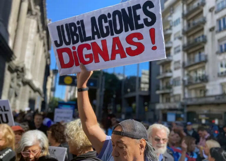 Contra el veto: jubilados vuelven a marchar