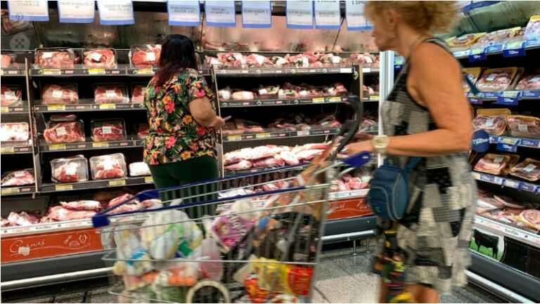 Supermercados: una consultora reportó desplome récord del consumo en agosto de 2024