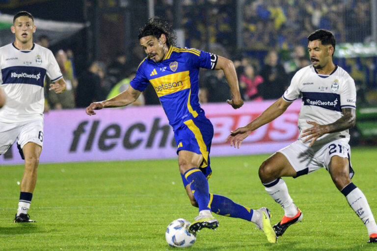 El arquero atajó cuatro penales en una noche insólita de Copa Argentina