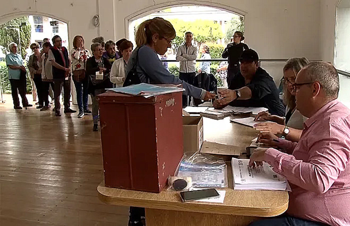 Uruguay vota presidente y la renovación del Parlamento y define sobre dos plebiscitos