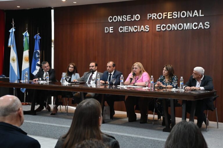 Delgado en Encuentro Nacional de Graduados