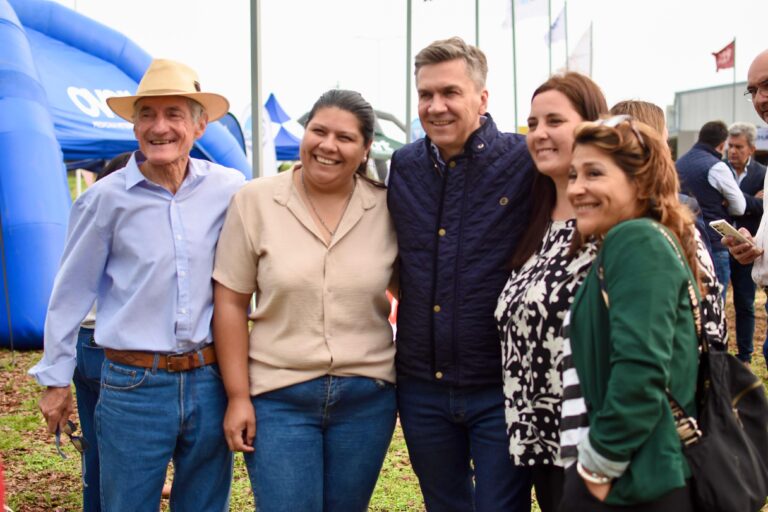 EL GOBERNADOR ZDERO DIO APERTURA A LA EXPO PRIMAVERA DE BRAFORD