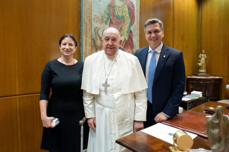 ENCUENTRO DEL GOBERNADOR ZDERO CON EL PAPA FRANCISCO