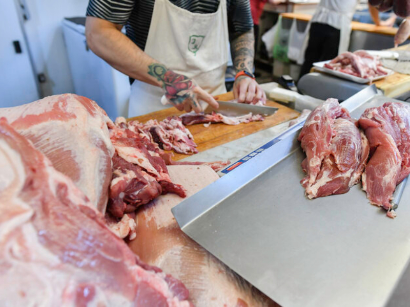 Carne: entre enero y octubre de 2024 se dio el nivel de consumo más bajo en 28 años