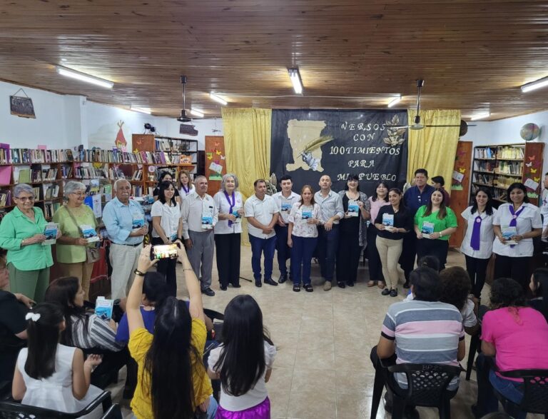 PRESENTACIÓN DEL LIBRO «VERSOS CON ‘100TIMIENTOS’ PARA MI PUEBLO» EN LA BIBLIOTECA PÚBLICA Nº 23