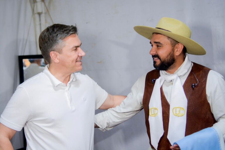 SEGUNDA NOCHE DE “CHACO VIBRA”: MULTITUDINARIA VELADA QUE REUNIÓ AL FOLCLORE Y A LA CULTURA PARA EL DISFRUTE DE LA REGIÓN