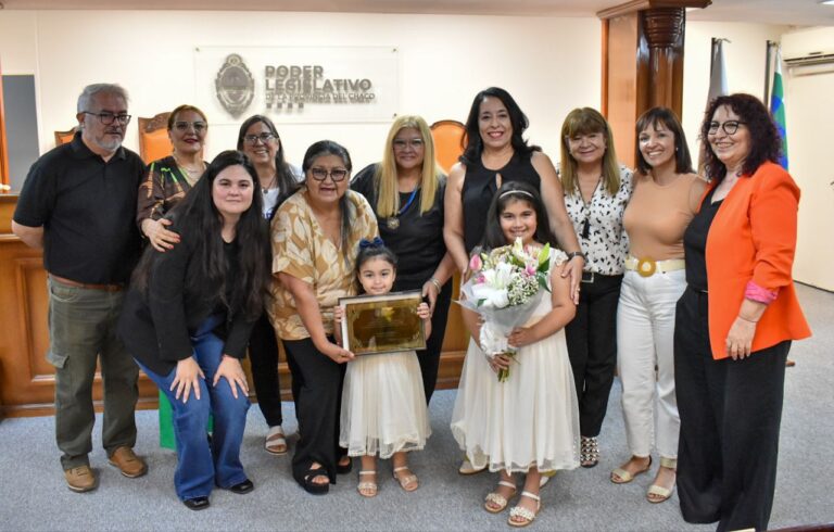 Dalex Ariadna Gallozo y Aldana Elizabet Martin González fueron galardonadas con el premio “Bettina Vásquez”