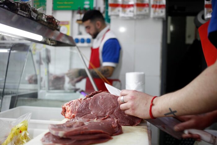 Ambos rubros están muy por debajo en la comparación interanual 