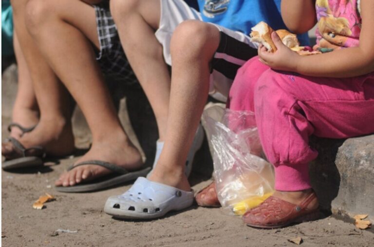 El 70,6% de las familias pobres reducen porciones o resignan comidas por falta de recursos